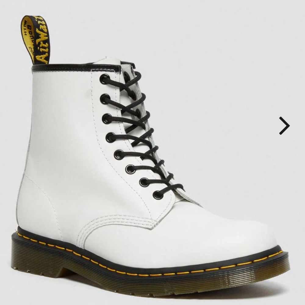 Women’s Dr. Martin Boots - White- size 8